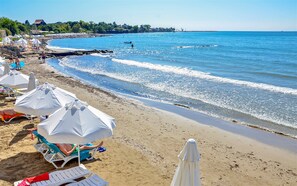 หาดส่วนตัว, เก้าอี้อาบแดด, ร่มชายหาด