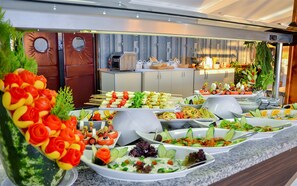 2 restaurants; breakfast, lunch, and dinner served - Side Altinkum Bungalow Hotel (Manavgat)