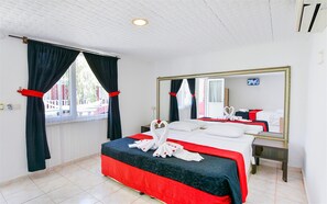 Individually decorated, desk, laptop workspace, WiFi - Side Altinkum Bungalow Hotel (Manavgat)