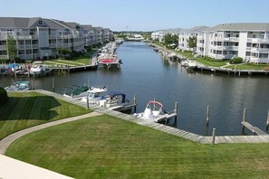 Condo, 2 Bedrooms | Property grounds