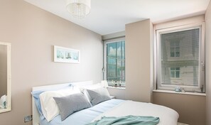 1 bedroom, Egyptian cotton sheets, premium bedding, memory foam beds