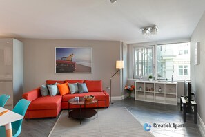 Deluxe Double Room | Living area