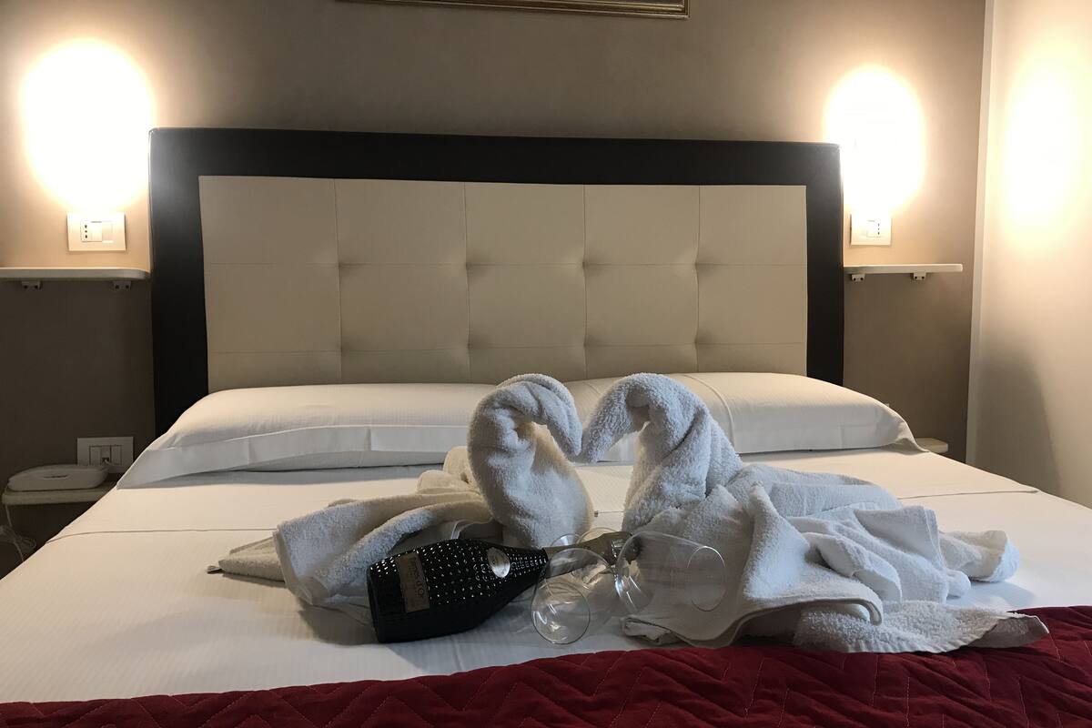 Egyptian cotton sheets, premium bedding, pillow-top beds, minibar