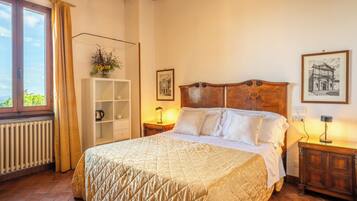 Double Room | Free WiFi, bed sheets