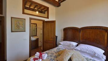 Double Room Single Use | Free WiFi, bed sheets