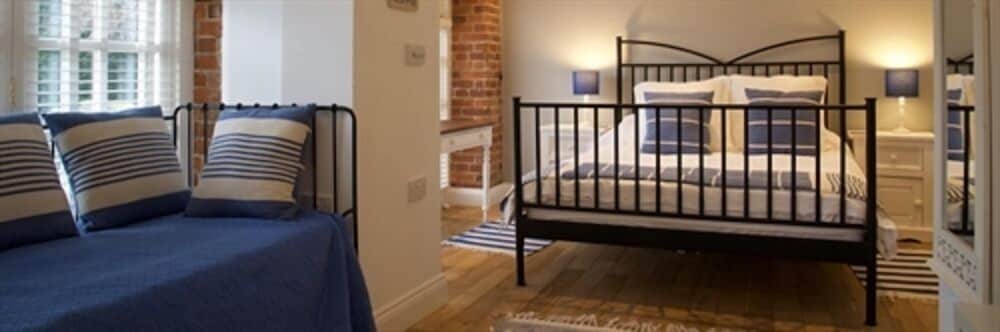 Stoneleigh Barn by null