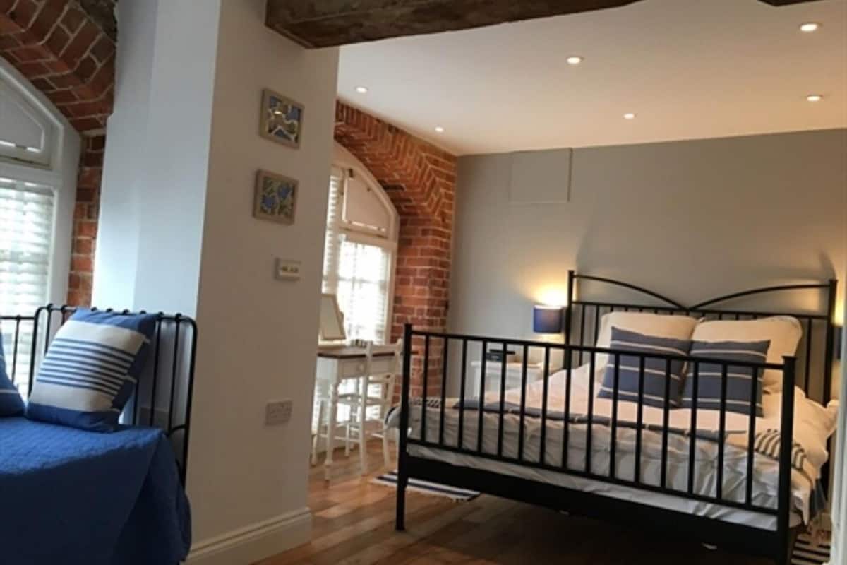 Deluxe Room, Ensuite | Desk, soundproofing, rollaway beds, free WiFi
