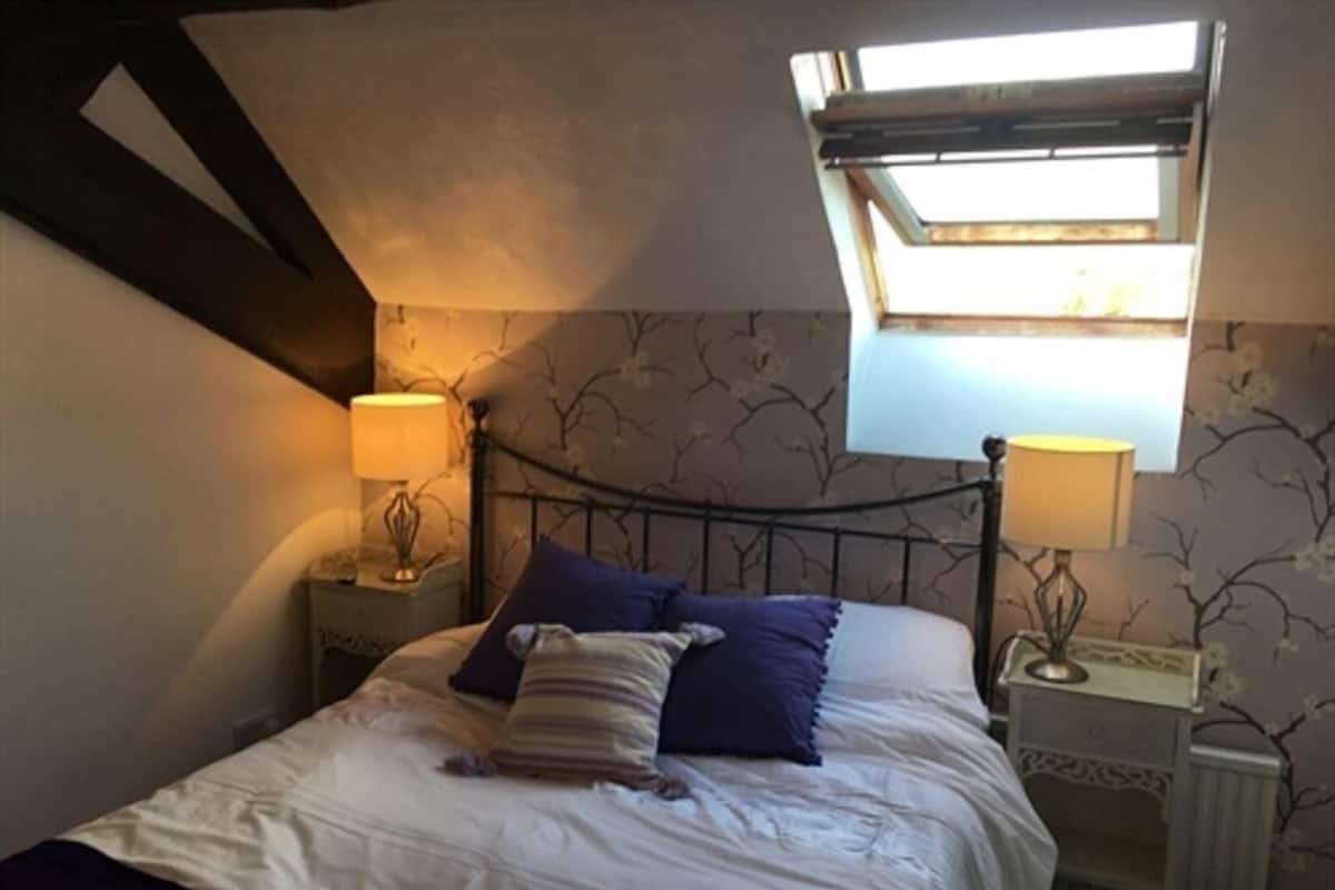 Double Room, Private Bathroom | Desk, soundproofing, rollaway beds (surcharge), WiFi (free)