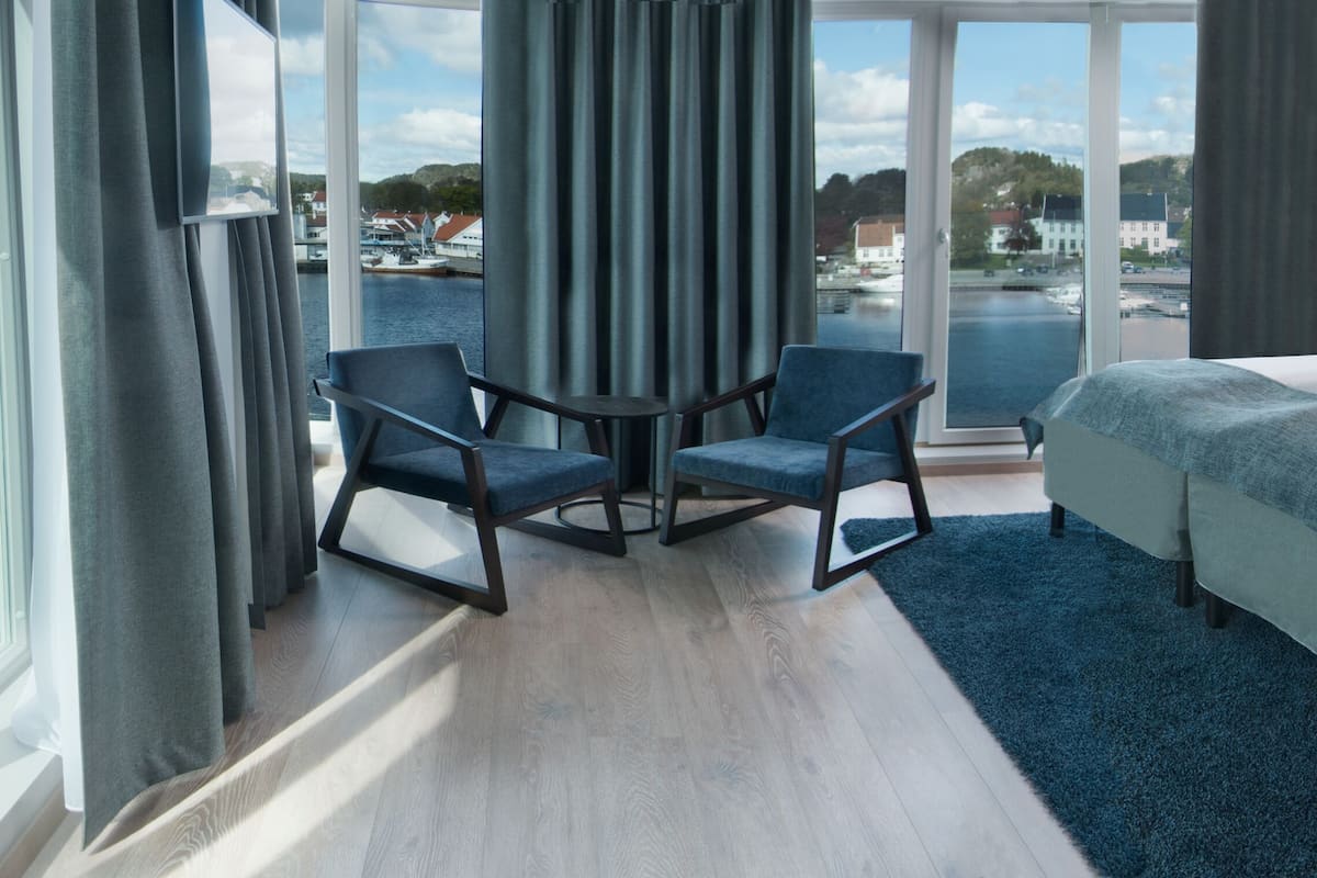 junior room | 1 bedroom, premium bedding, pillow-top beds, desk