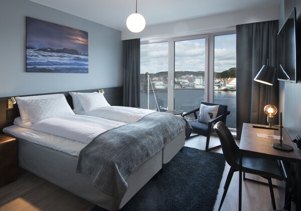 Hochwertige Bettwaren, Pillowtop-Betten, Schreibtisch