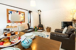 Iron/ironing board, free WiFi, bed sheets - Berehayes Holiday Cottages (Bridport)
