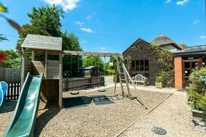 Children’s play area – outdoor - Berehayes Holiday Cottages (Bridport)