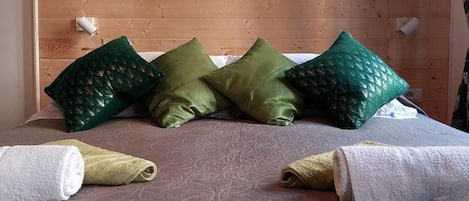 Camera Comfort con letto matrimoniale o 2 letti singoli | Materassi in memory foam, una scrivania, postazione laptop