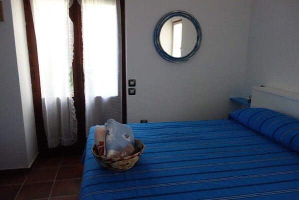Soundproofing, free WiFi, bed sheets
