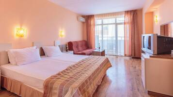 Minibar, Schreibtisch, kostenloses WLAN