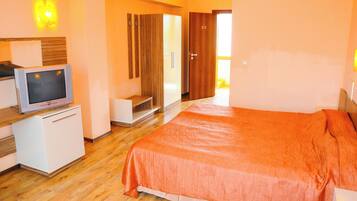 Minibar, escritorio y wifi gratis