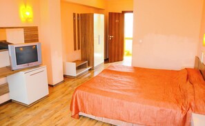 Minibar, desk, free WiFi