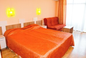 Minibar, desk, free WiFi