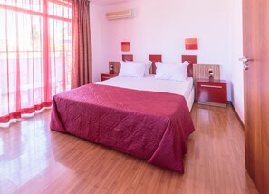 Minibar, Schreibtisch, kostenloses WLAN