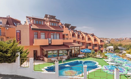 Outdoor pool. Apolis