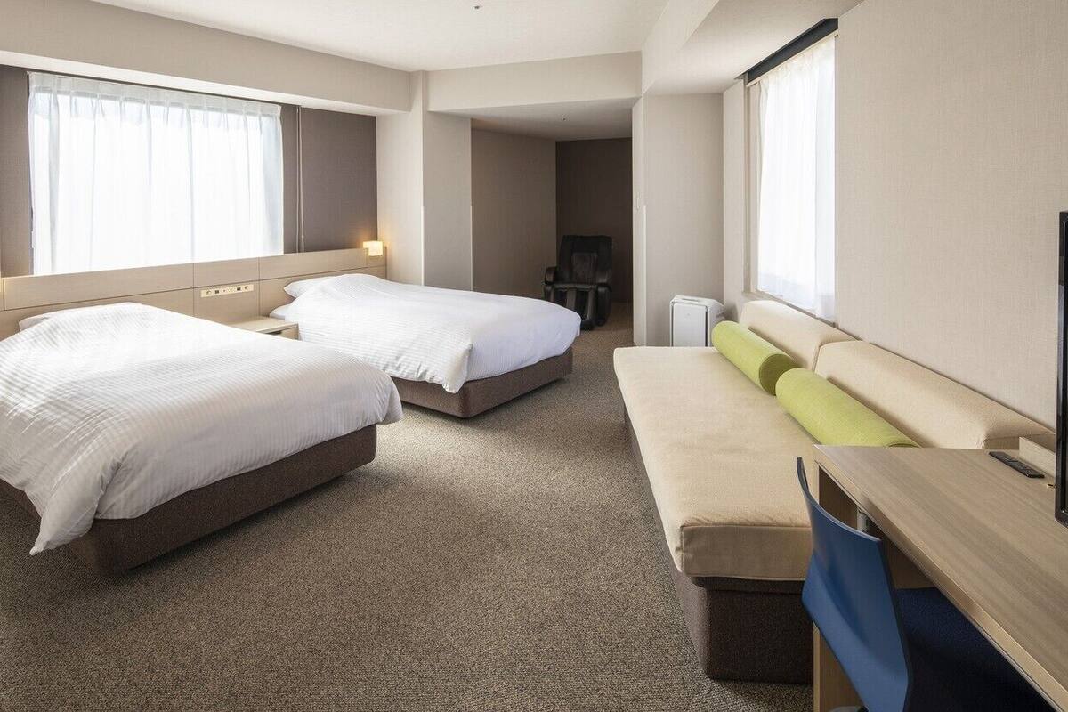 Minibar, két bảo mật tại phòng, bàn