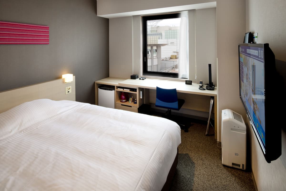 Minibar, in-room safe, desk, laptop workspace
