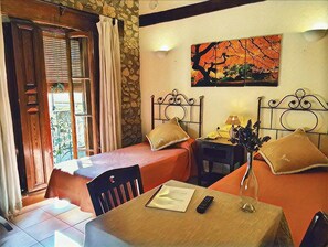 Phòng 2 giường đơn Tiêu chuẩn | Két bảo mật tại phòng, truy cập Internet không dây miễn phí 