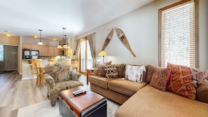 Condo, 2 Bedrooms | Living area