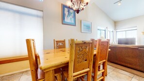 Condo, 2 Bedrooms | Dining