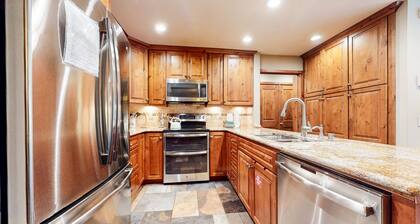 Summit #81 1 Bedroom Condo