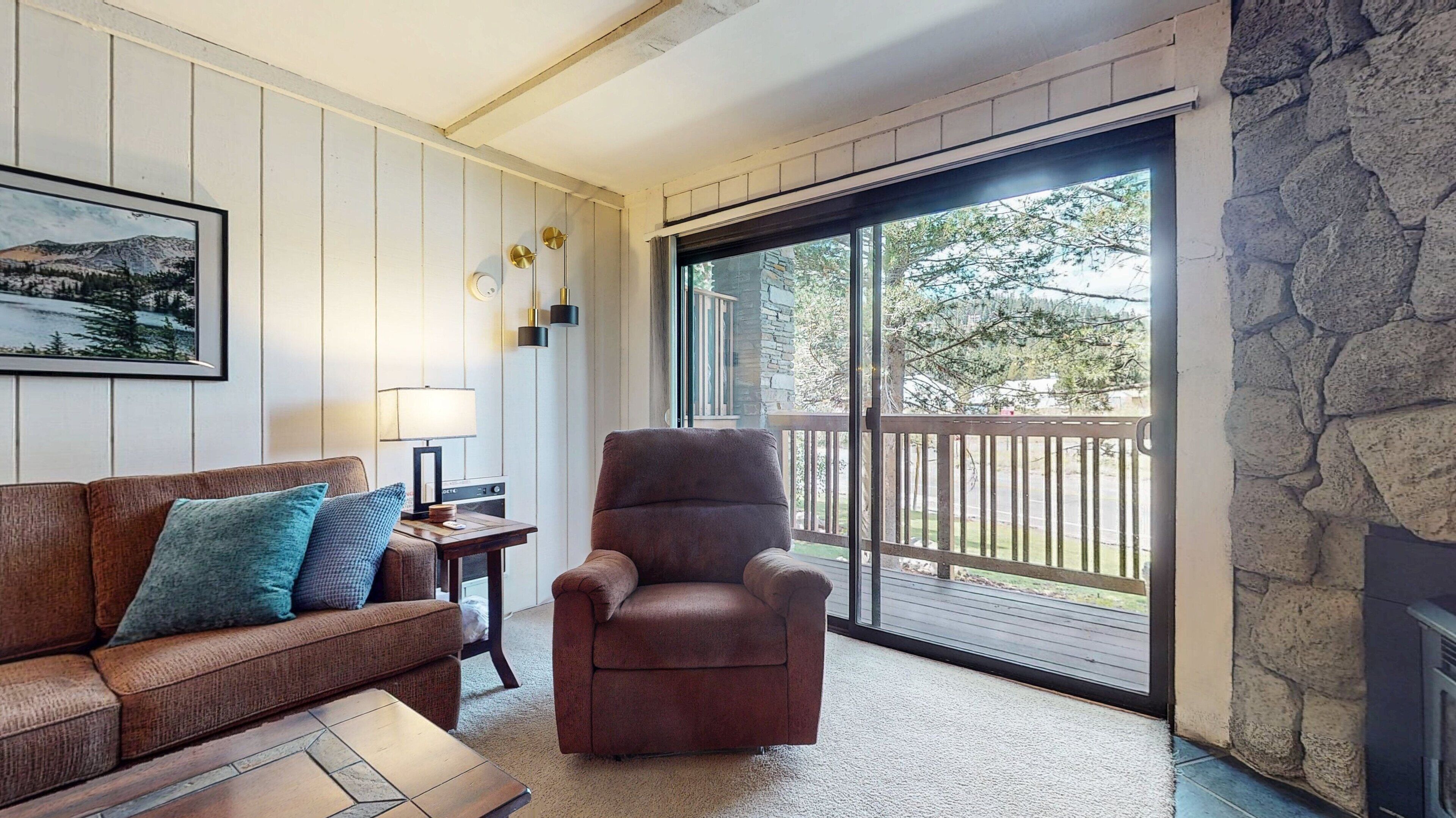 Condo, 1 Bedroom | Living area