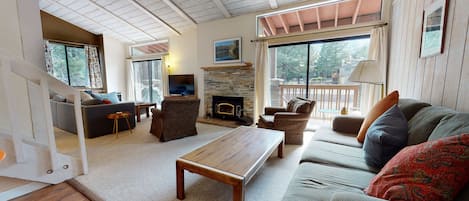 Kondominium, 2 kamar tidur | Area keluarga | TV layar datar