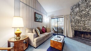 Condo, 1 Bedroom | Living area
