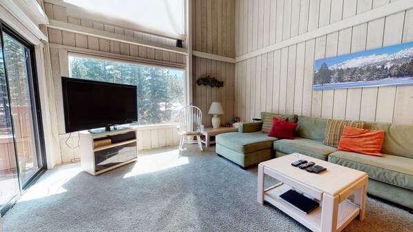 Condo, 2 Bedrooms | Living room
