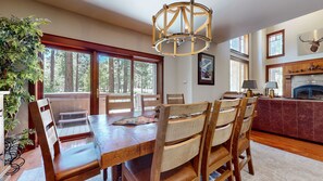 Casa adossada, 4 dormitoris | Servei de restauració