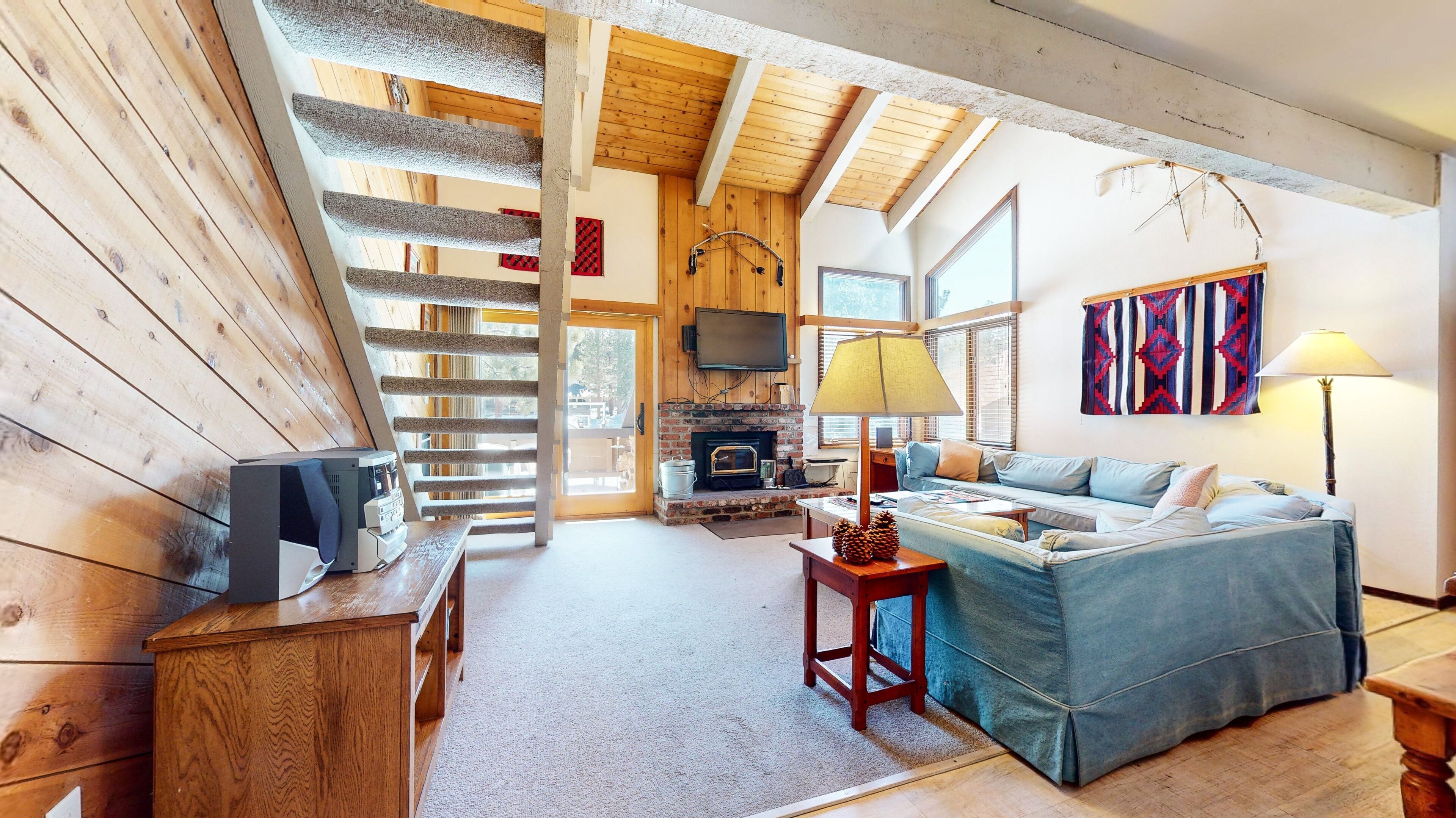 Apartment, 1 Schlafzimmer | Wohnbereich | Fernseher, Kamin