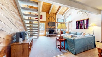 Apartment, 1 Schlafzimmer | Wohnbereich | Fernseher, Kamin