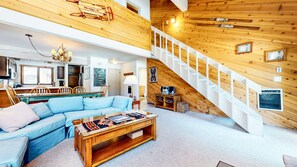 Huoneisto, 1 makuuhuone | Oleskelualue | Televisio, takka