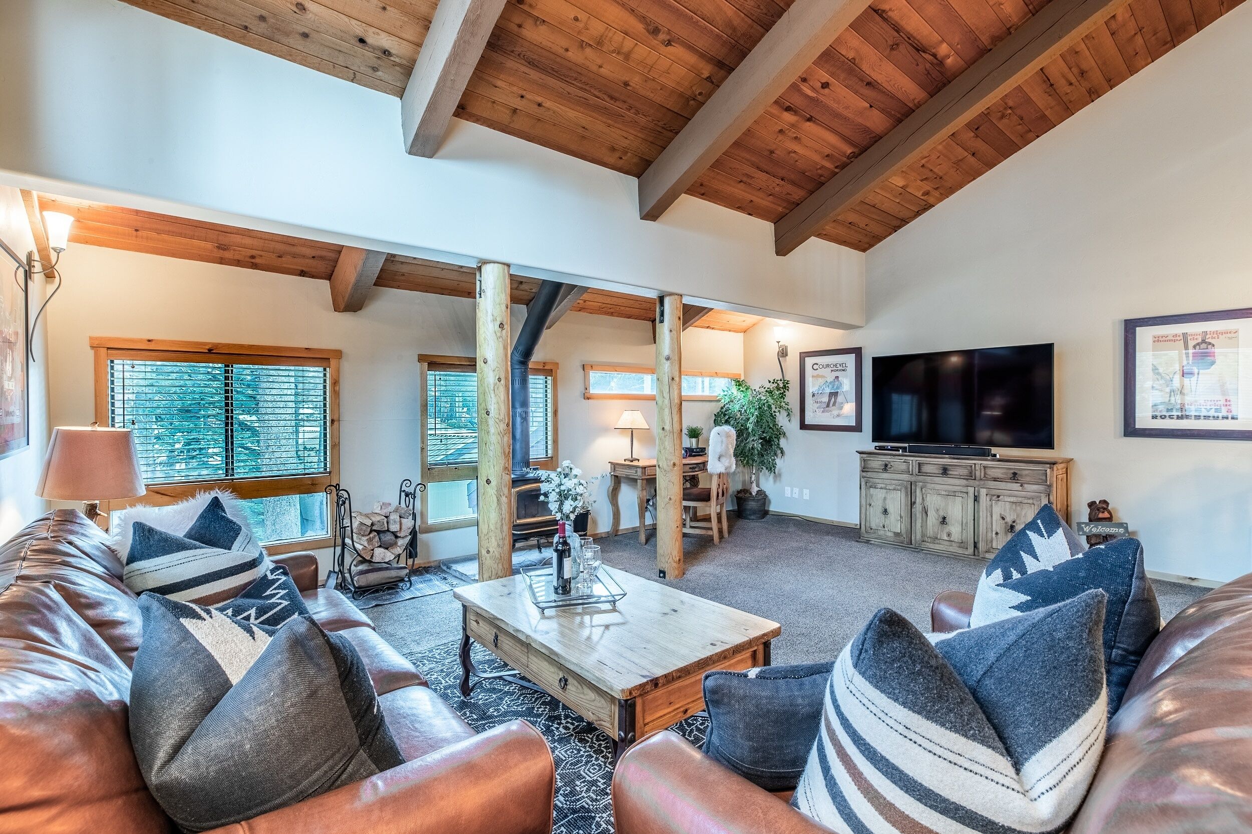 Condo, 2 Bedrooms | Living room