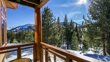 Casa adossada, 4 dormitoris | Balcó