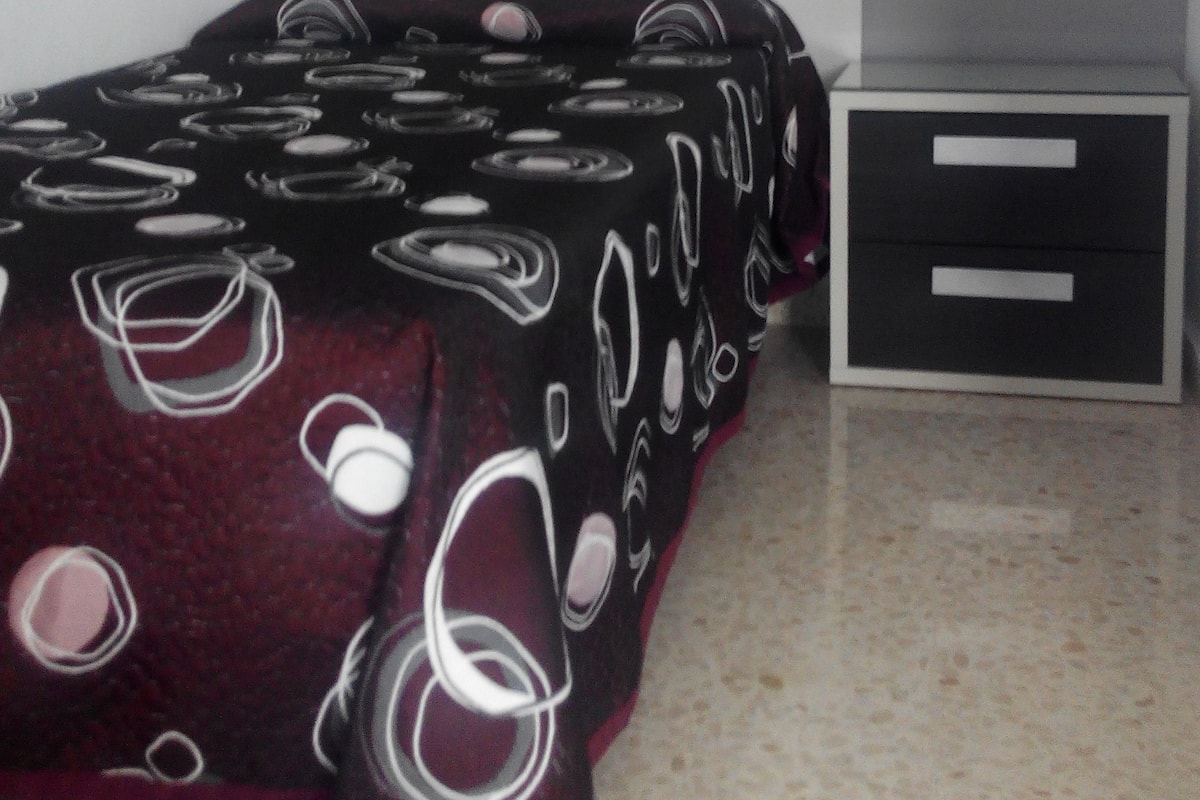 Single Room | Free minibar items, free WiFi, bed sheets