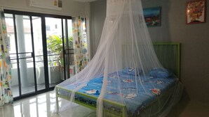 Living area - Town house big group paddling pool (Bangkok)