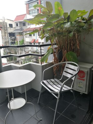 Balcony view - Town house big group paddling pool (Bangkok)