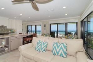 Condo, 2 Bedrooms | Living area