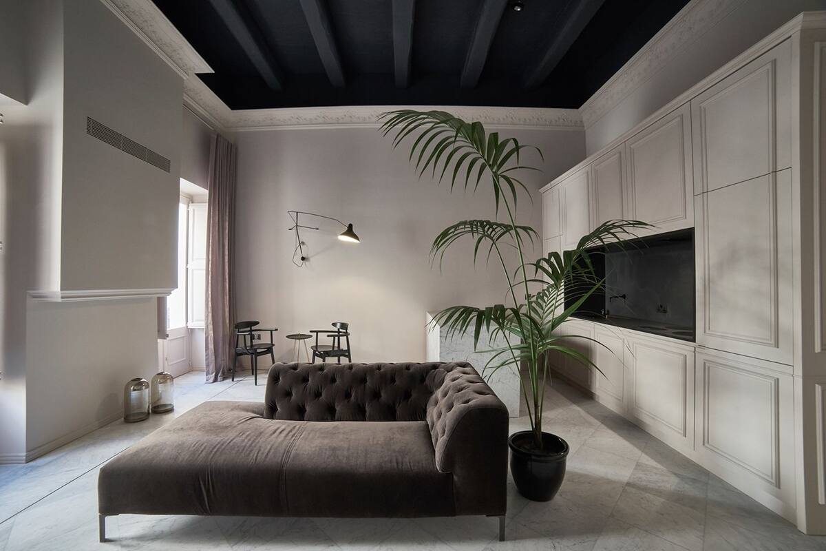 Deluxe Apartment | Living area | Flat-screen TV