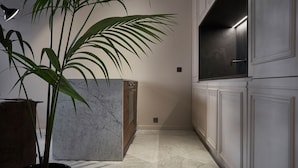 Deluxe Apartment | Private kitchen | Coffee/tea maker, fridge, microwave, oven - Saint Paul (Valletta)