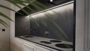 Deluxe Apartment | Private kitchen | Coffee/tea maker, fridge, microwave, oven - Saint Paul (Valletta)
