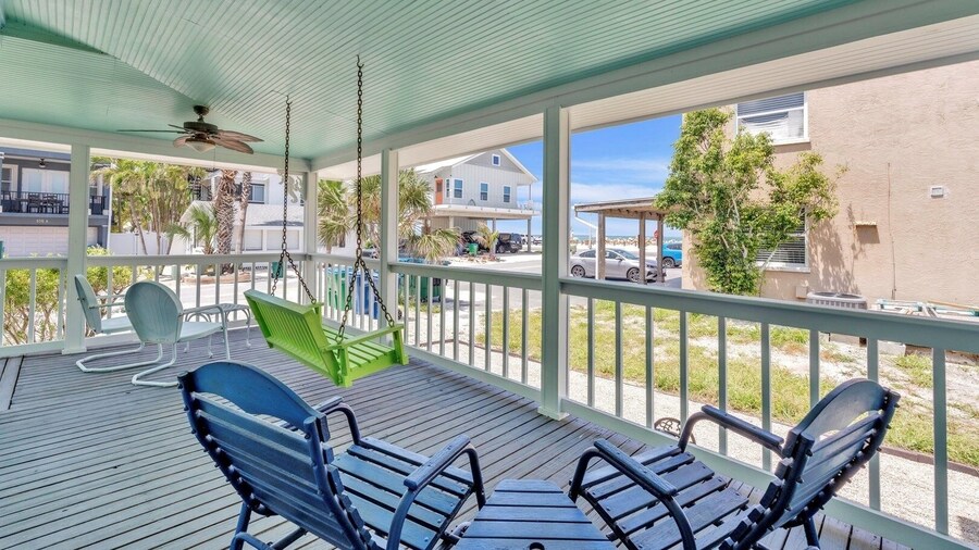 Marmalade Mermaid 3 Bedroom Home by RedAwning