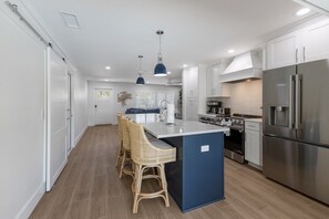 Maison, 3 chambres | Cuisine privée | Réfrigérateur, micro-ondes, cafetière/bouilloire, grille-pain