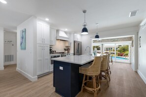 Talo, 3 makuuhuonetta | Yksityinen keittiö | Jääkaappi, mikroaaltouuni, kahvin-/teenkeitin, leivänpaahdin